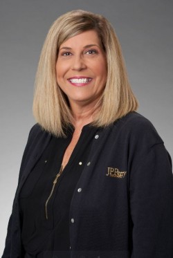 Photo of Kerri Henderson