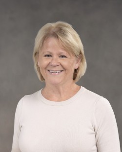 Photo of Claudia Gross